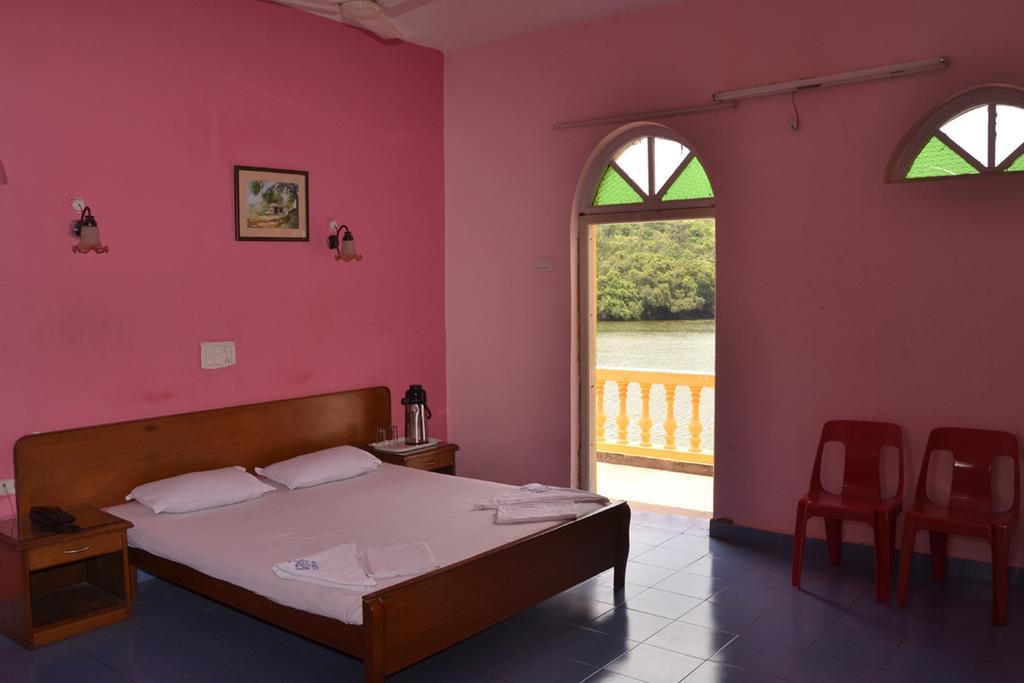 Hôtel Mayem Lakeview à Goa Chambre photo