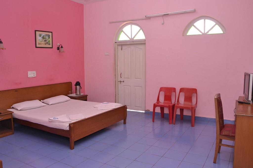 Hôtel Mayem Lakeview à Goa Extérieur photo